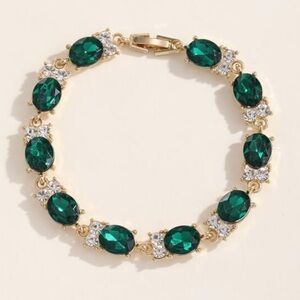 Elegant Green and Gold Bracelet